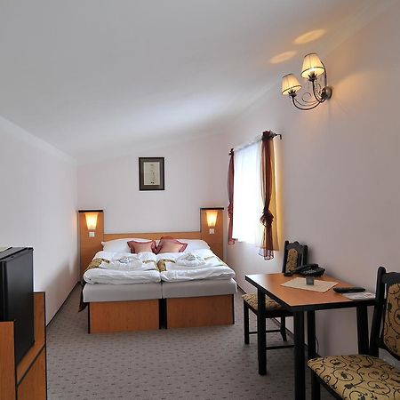 Hotel Manes Svratka Экстерьер фото